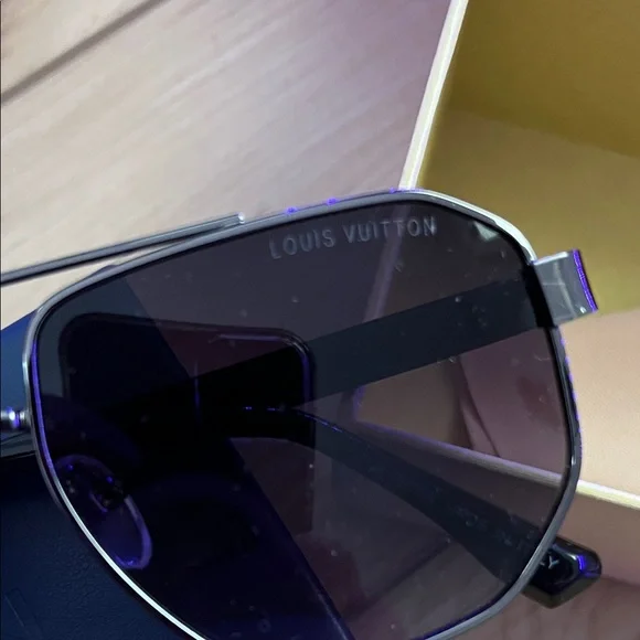 Louis Vuitton Purple Tinted Sunglasses - Picture 2 of 11